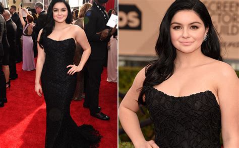 De topless, Ariel Winter mostra cicatriz de redução dos seios